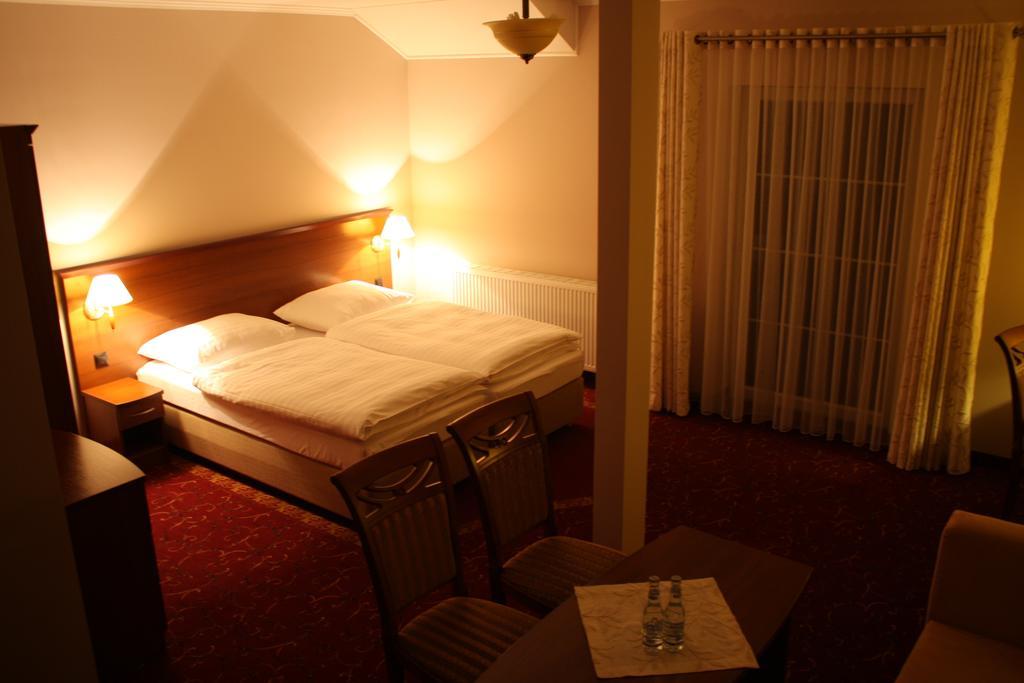 Hotel Dworek nad Stawem Wodzisław Śląski Pokój zdjęcie