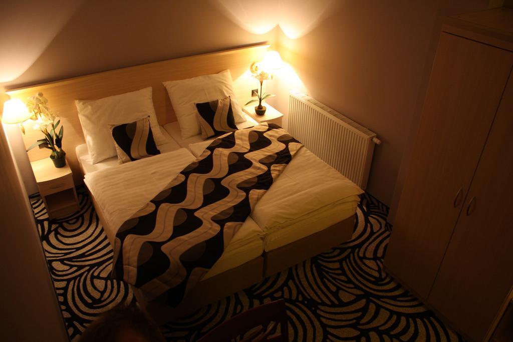 Hotel Dworek nad Stawem Wodzisław Śląski Pokój zdjęcie